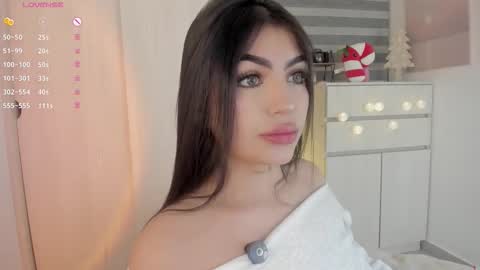 EmilyKenner  Independent model  online show from December 17, 2025, 9:26 am