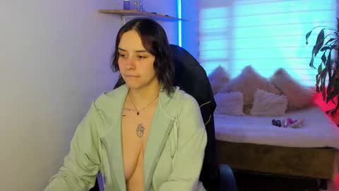 emily_lindey online show from October 26, 2025, 7:09 pm