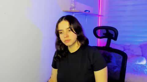 emily_lindey online show from November 16, 2025, 3:12 am