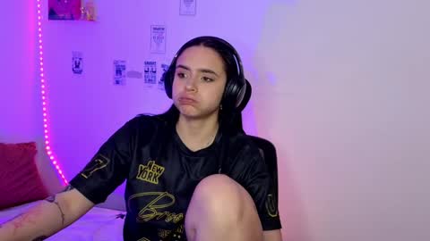 Emily Lindey online show from April 6, 2026, 4:21 am