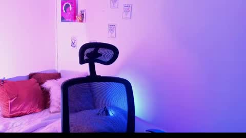 Snapshot of emily_lindey_ chatting on April 29, 2026, 4:38 am Emily Lindey online show from April 29, 2026, 4:38 am