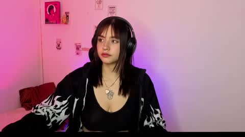 Snapshot of emily_lindey_ chatting on April 30, 2026, 4:41 am Emily Lindey online show from April 30, 2026, 4:41 am