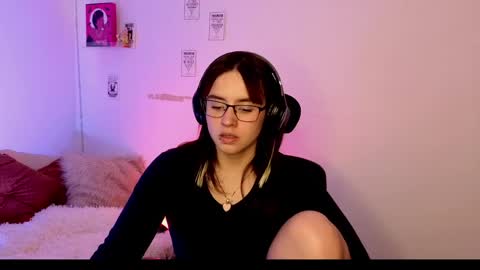 Snapshot of emily_lindey_ chatting on May 7, 2026, 2:28 am Emily Lindey online show from May 7, 2026, 2:28 am