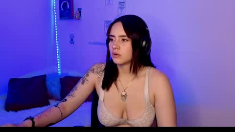 Snapshot of emily_lindey_ chatting on May 8, 2026, 3:12 am Emily Lindey online show from May 8, 2026, 3:12 am