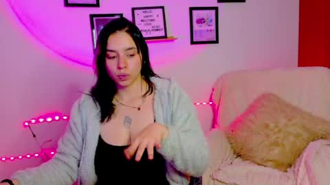 Snapshot of emily_lindey_ chatting on June 1, 2026, 2:24 am Emily Lindey online show from June 1, 2026, 2:24 am