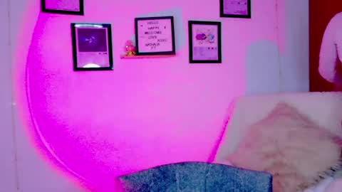 Snapshot of emily_lindey_ chatting on July 8, 2026, 6:40 am Emily Lindey online show from July 8, 2026, 6:40 am