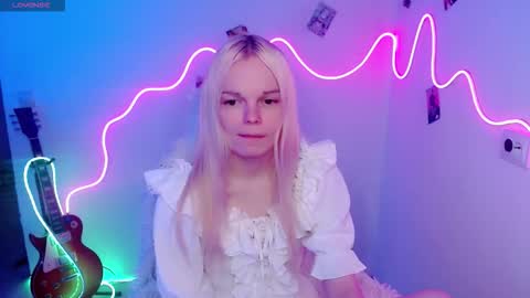 Lia online show from November 10, 2025, 7:13 pm