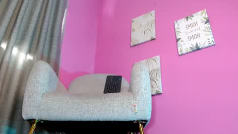 Snapshot of emily_oxx chatting on June 21, 2026, 7:16 pm Emily online show from June 21, 2026, 7:16 pm