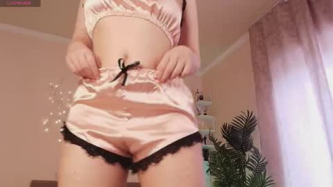 emily_relishh online show from April 21, 2026, 1:06 pm