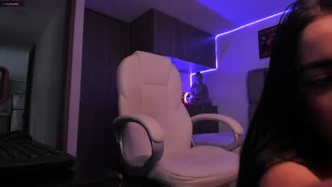 Snapshot of emily_roose_ chatting on June 19, 2026, 7:50 pm Natalia online show from June 19, 2026, 7:50 pm