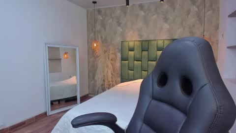Snapshot of emily_rosee__ chatting on May 26, 2026, 7:10 pm Emily online show from May 26, 2026, 7:10 pm