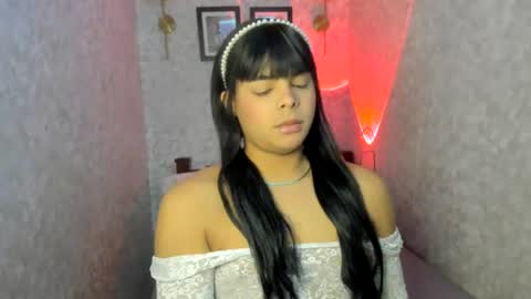 Snapshot of emily_rosue_ chatting on July 14, 2026, 1:30 am emily_rosue_ online show from July 14, 2026, 1:30 am