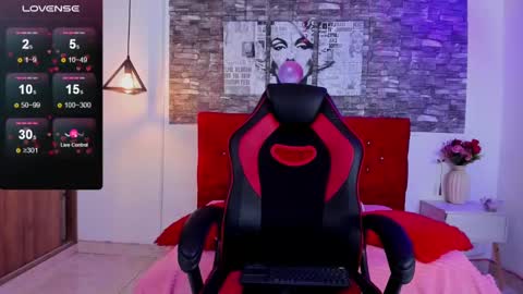 emily_sc online show from February 21, 2025, 1:44 pm