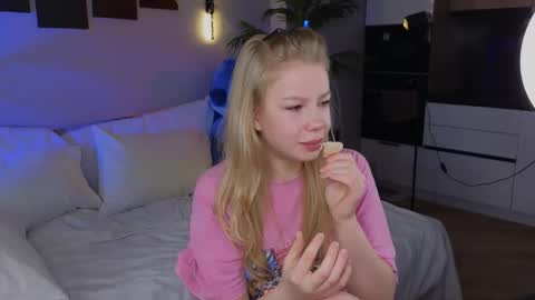 emily shepard online show from April 22, 2026, 2:25 am