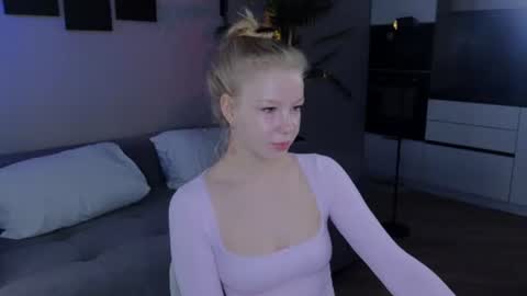 Snapshot of emily_shepard chatting on June 18, 2026, 4:02 am emily shepard online show from June 18, 2026, 4:02 am