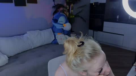 Snapshot of emily_shepard chatting on June 24, 2026, 4:00 am emily shepard online show from June 24, 2026, 4:00 am