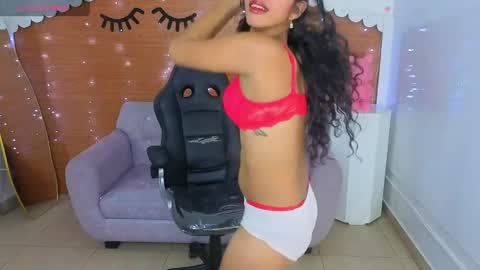 emily_smith_t online show from April 23, 2026, 7:49 pm