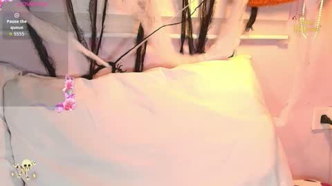 Emily online show from October 31, 2025, 12:50 pm