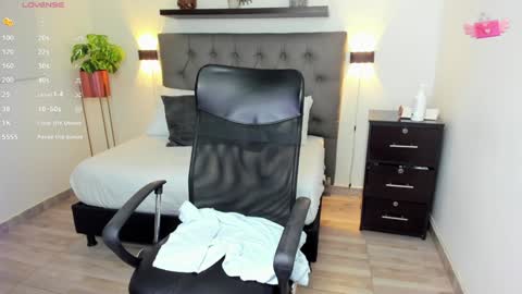 Emi online show from December 2, 2024, 11:51 pm