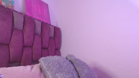 emily_w2 online show from May 1, 2026, 4:06 am