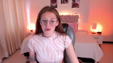 emily_warren__ online show from October 7, 2025, 7:22 pm