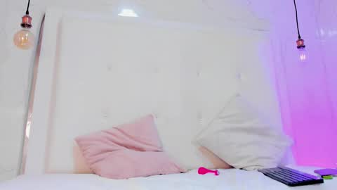 emilyadams0 online show from September 19, 2025, 9:59 pm