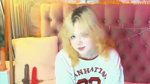 Snapshot of emilyangels chatting on May 21, 2026, 6:20 am Baby Emelli online show from May 21, 2026, 6:20 am