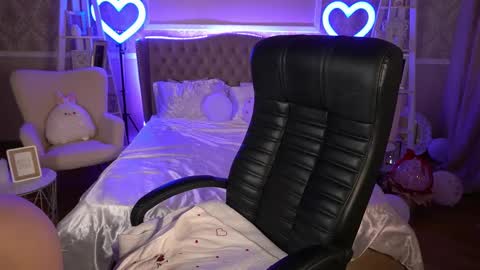 Emy online show from March 4, 2025, 6:37 am