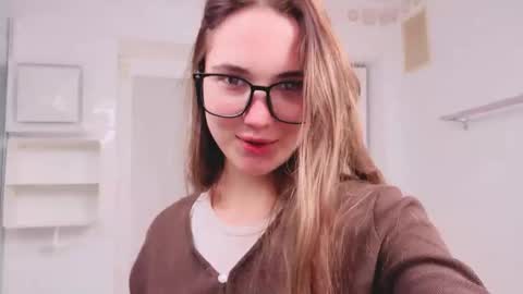 Snapshot of emilydeer chatting on December 1, 2025, 6:24 pm Emily online show from December 1, 2025, 6:24 pm