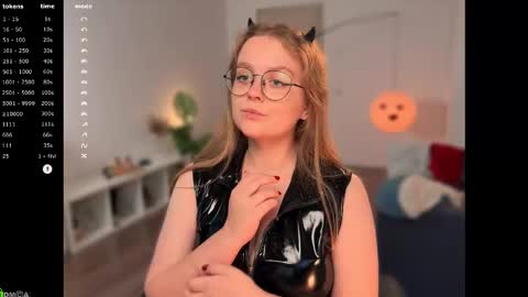 Emily  online show from November 1, 2025, 12:18 pm