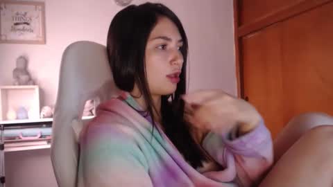 Emily Jang online show from October 18, 2025, 10:27 am