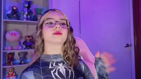 VALEEEN online show from October 13, 2025, 4:29 pm