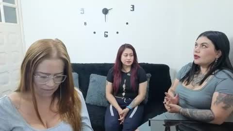 Snapshot of emilyriskhot chatting on June 25, 2026, 5:06 pm emily friends online show from June 25, 2026, 5:06 pm