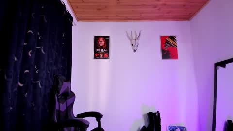  Emily Support me to have 100 likes plx online show from November 4, 2025, 6:29 pm