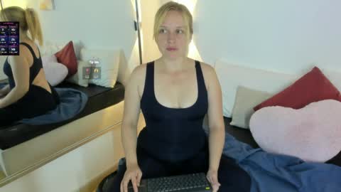Snapshot of emilysumer chatting on May 24, 2026, 3:50 pm Summer 3 online show from May 24, 2026, 3:50 pm