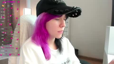 Snapshot of emilytrase chatting on June 30, 2026, 1:17 am Betty online show from June 30, 2026, 1:17 am