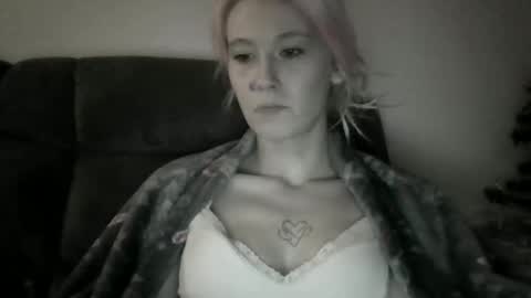 emilywarren296 online show from November 12, 2025, 12:16 pm