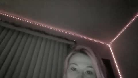 emilywarren296 online show from November 30, 2025, 12:31 pm