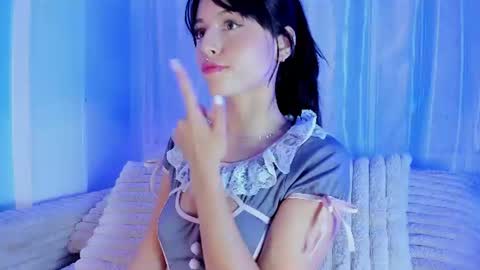 Snapshot of emilywithe_ chatting on June 9, 2026, 11:27 pm online show from June 9, 2026, 11:27 pm