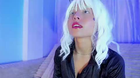Snapshot of emilywithe_ chatting on June 15, 2026, 12:02 am online show from June 15, 2026, 12:02 am