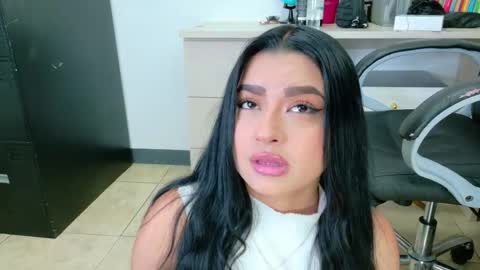Snapshot of emilyy05_ chatting on June 8, 2026, 10:43 pm Emily online show from June 8, 2026, 10:43 pm