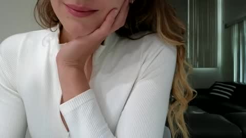 emilly online show from October 22, 2025, 9:47 pm