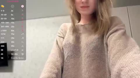 Nadya online show from October 4, 2025, 10:52 pm