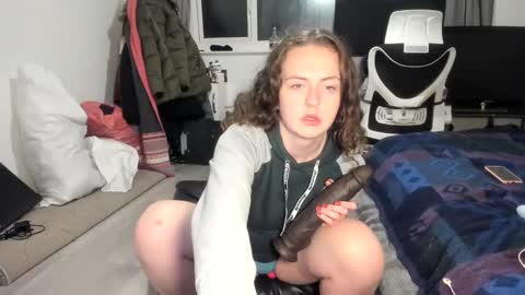 emliyjamesmjb online show from January 11, 2025, 5:40 pm