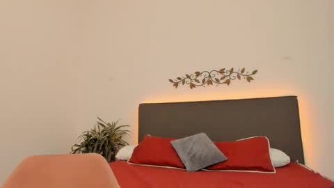 emma  online show from March 4, 2025, 11:00 pm