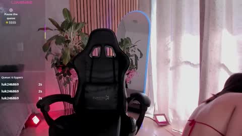   online show from November 2, 2025, 8:22 pm