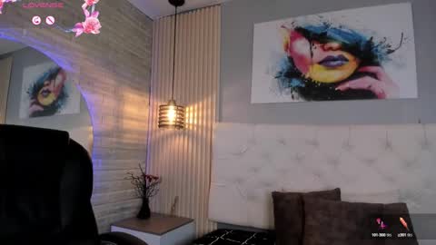 Emma online show from September 12, 2025, 1:00 pm