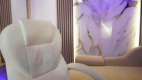 emma__walkerr_ online show from April 21, 2026, 1:42 am