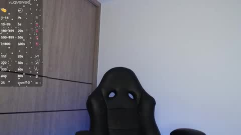 Snapshot of emma_aaa chatting on December 13, 2024, 4:11 am Rocio online show from December 13, 2024, 4:11 am