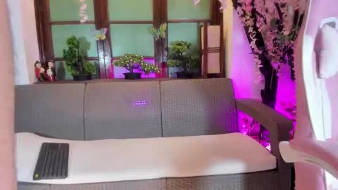 emma_ayala online show from November 14, 2025, 7:34 pm